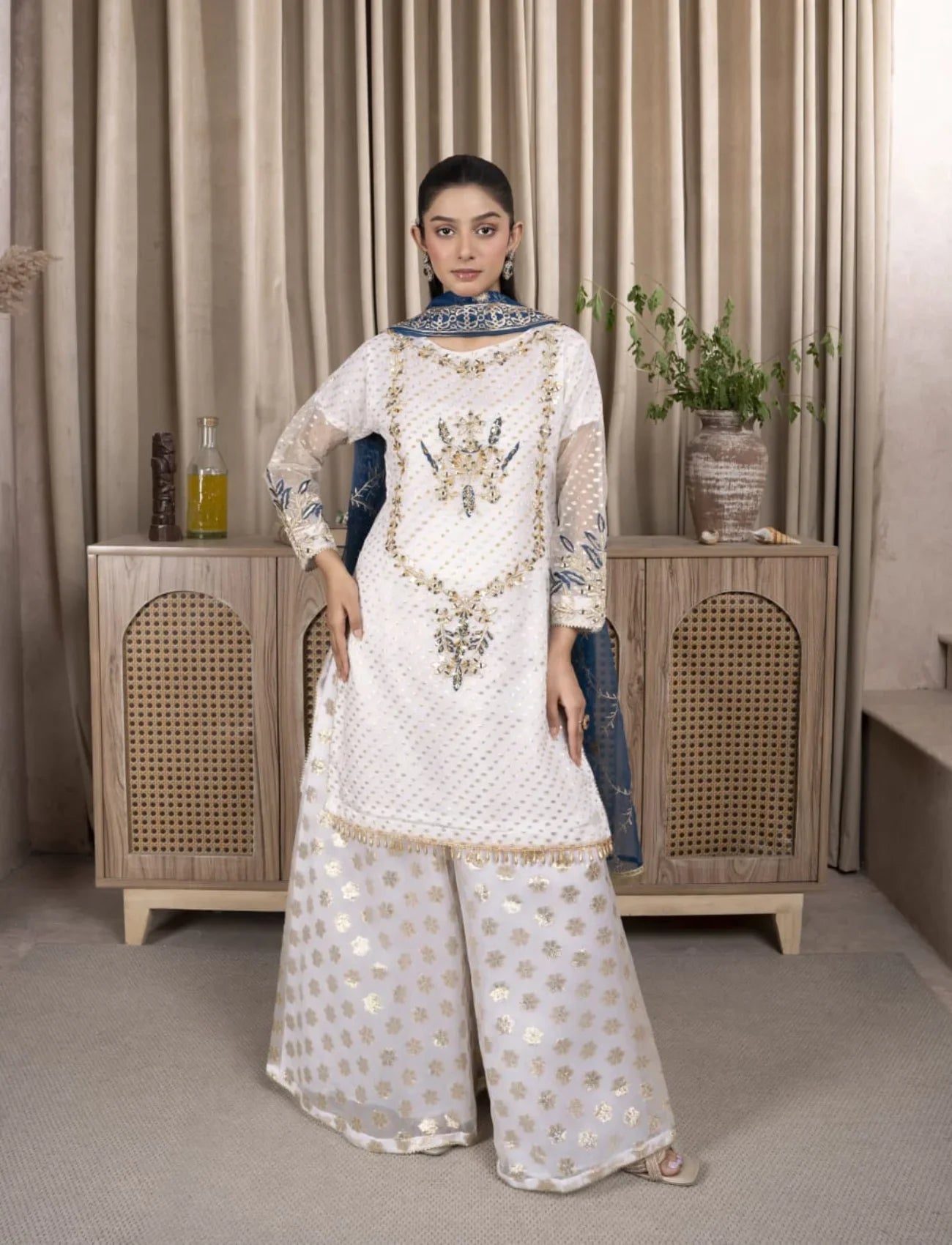 White Organza Suit – Maryam Fashions - Maryam Fashions