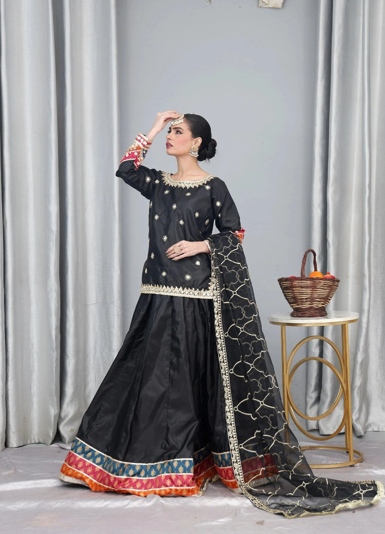 Black Silk Embellished Suit – Maryam Fashions