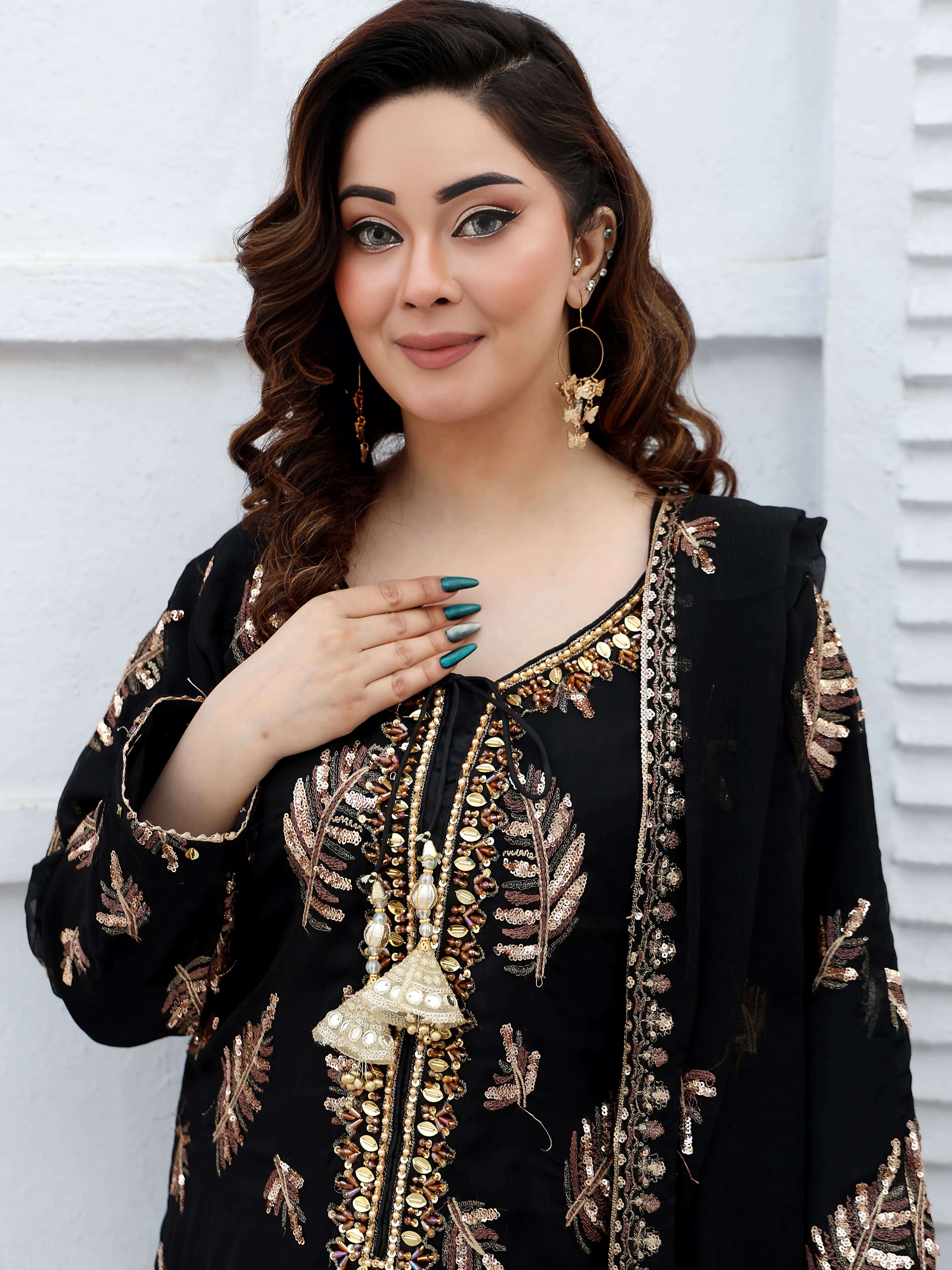 Black Chiffon Embroidered Suit – Maryam Fashions