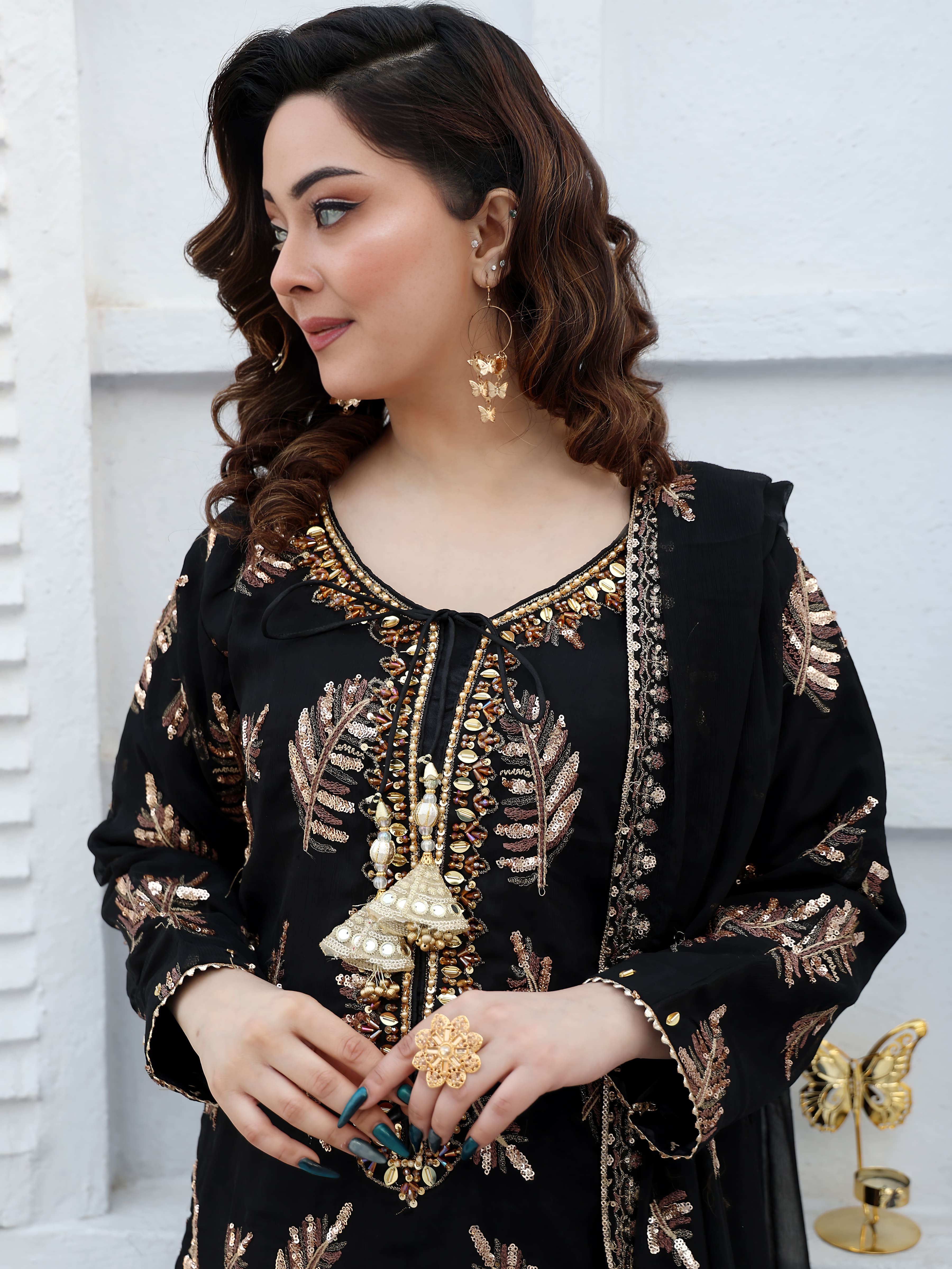 Black Chiffon Embroidered Suit – Maryam Fashions